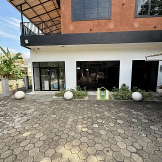 Bola Taman Pembatas Tanaman