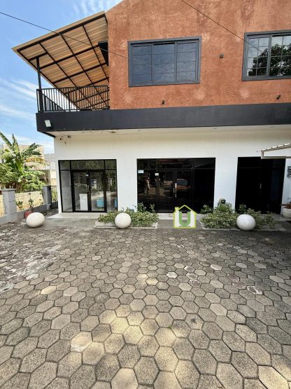 Bola Taman Pembatas Tanaman